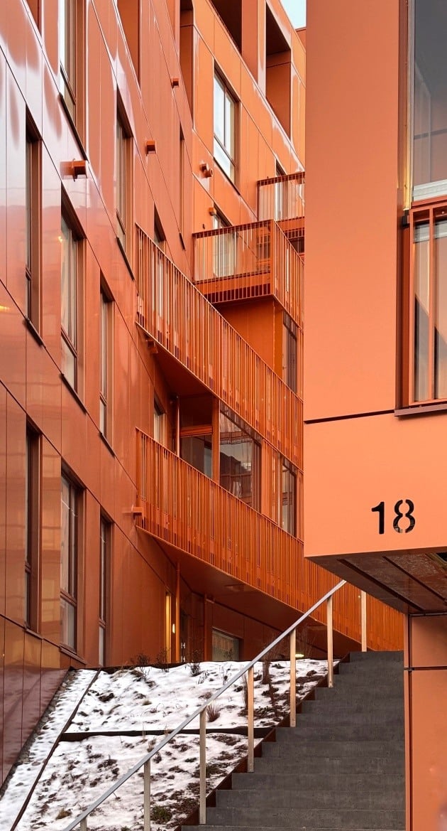 Ambra, facade detail
