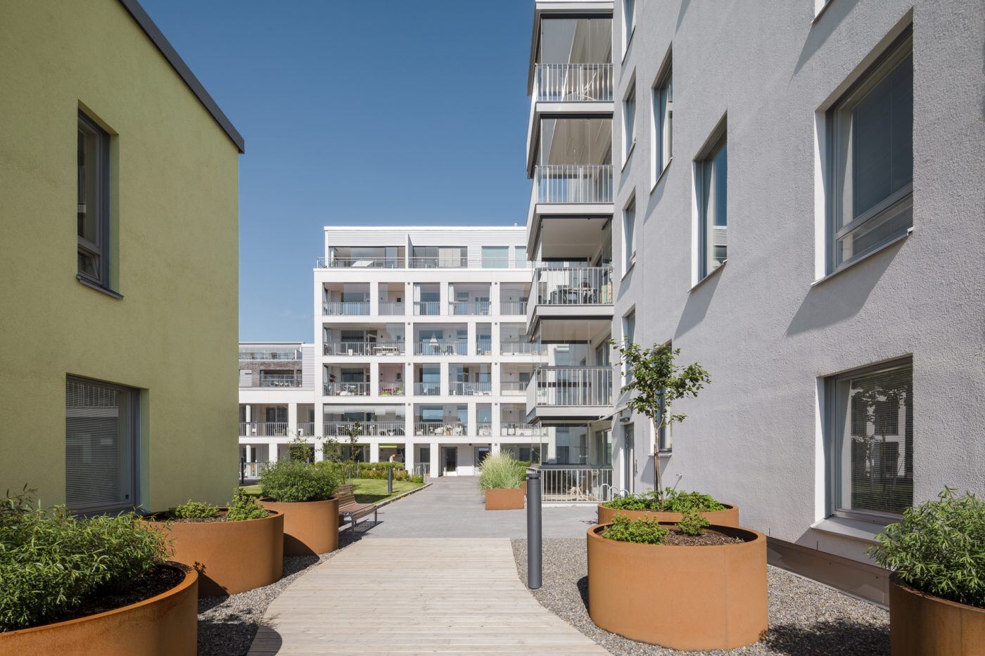 Komapssi and Loisto, courtyard view. Photo: Kuvio
