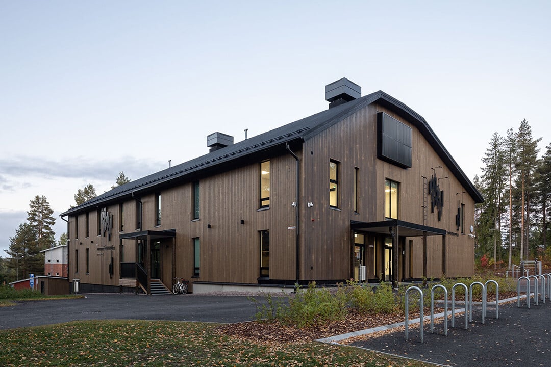 Parola school, diagonal facade view. Photo: Tapio Koivula